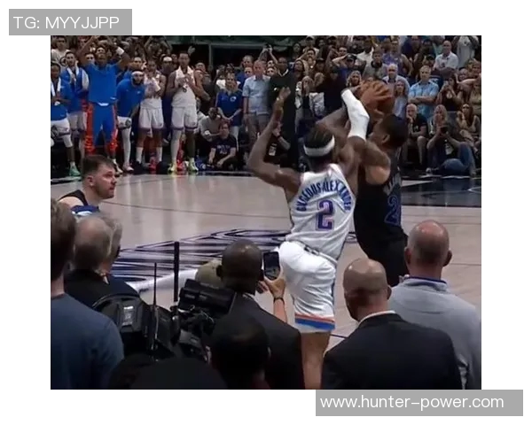 303快船与独行侠激战正酣球迷期待精彩对决与逆转时刻